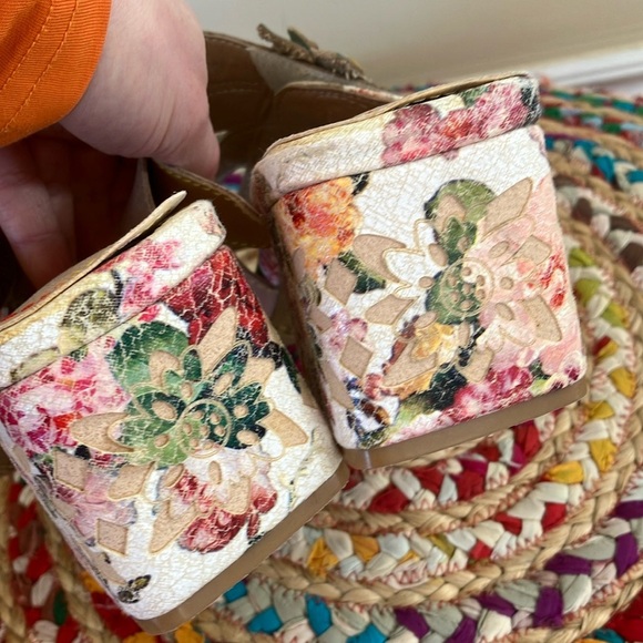 L'ARTISTE Floral Sandals Multicolor - Picture 3 of 6